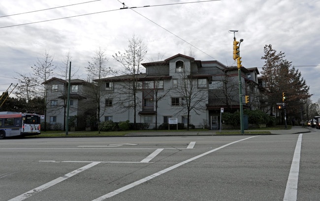 Chelsea Court in Vancouver, BC - Building Photo - Building Photo