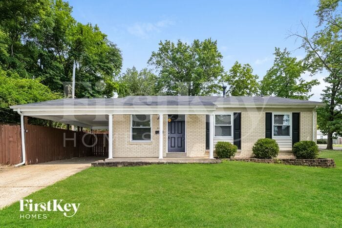 2585 Teakwood Manor Dr in Florissant, MO - Building Photo