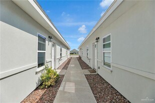 12 N Winona Dr in Pharr, TX - Building Photo