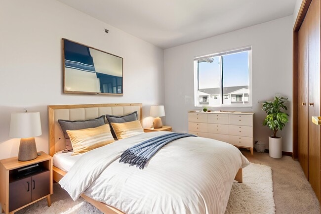 Colonial Meadows Senior Community in Pontiac, MI - Foto de edificio - Building Photo