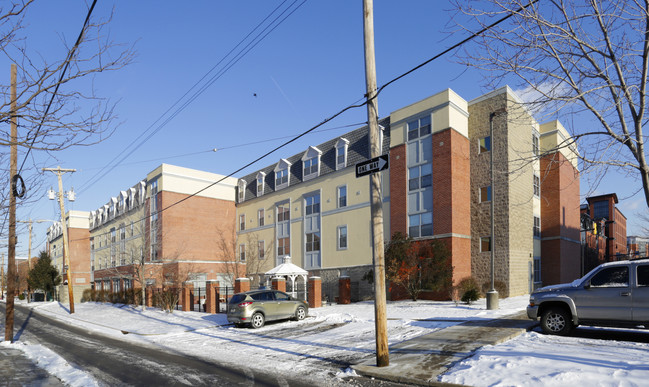 Carson Retirement Residence in Pittsburgh, PA - Building Photo - Building Photo