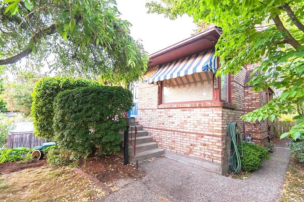 6520 43rd Ave NE in Seattle, WA - Building Photo