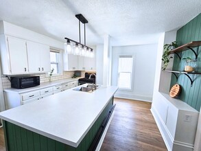 304 12th Ave NE, Unit 2 in Minneapolis, MN - Building Photo - Building Photo