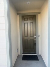 632 Reanna Rd in Lathrop, CA - Foto de edificio - Building Photo
