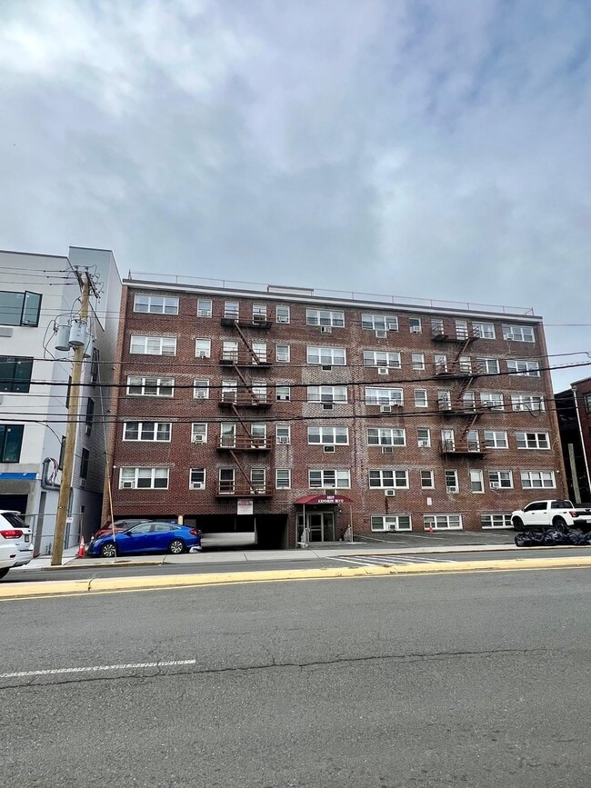 8829 John F. Kennedy Blvd in North Bergen, NJ - Building Photo - Building Photo