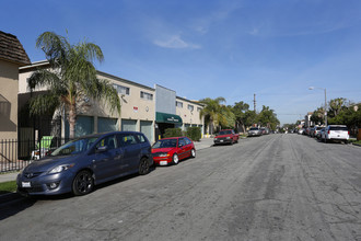 Chestnut Terraces in Long Beach, CA - Building Photo - Building Photo