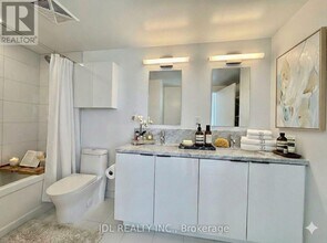 238 Simcoe St in Toronto, ON - Building Photo - Building Photo