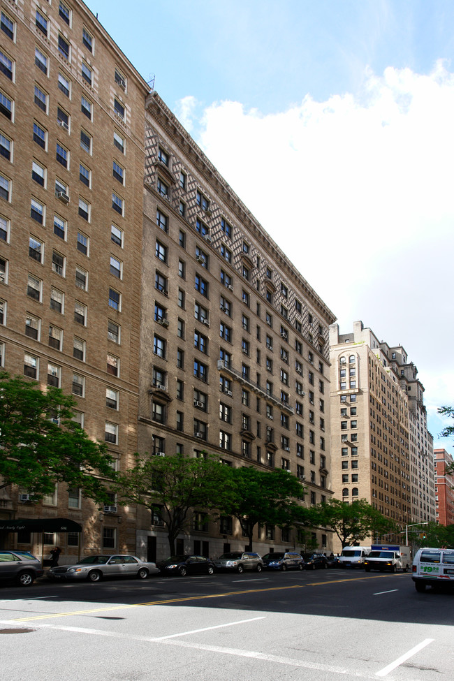 680 West End Ave in New York, NY - Building Photo - Building Photo