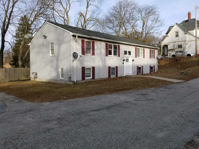 1 Ferreira Ct in West Warwick, RI - Building Photo - Building Photo