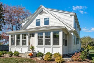 335 Central Rd in Rye, NH - Building Photo