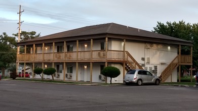 905 East St in Emporia, KS - Building Photo - Building Photo