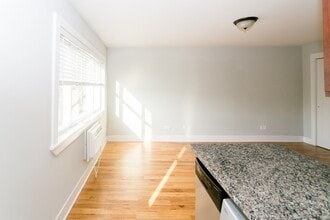 704 Elm Pl, Unit J08P in Highland Park, IL - Building Photo - Building Photo