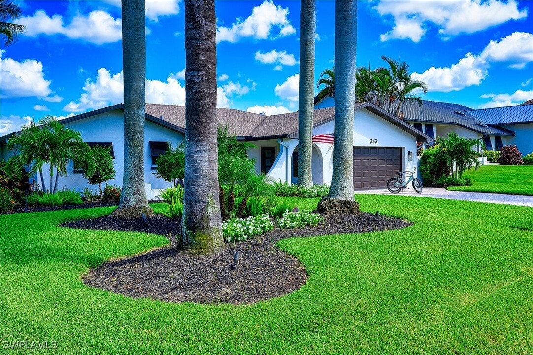 343 Conners Ave in Naples, FL - Foto de edificio