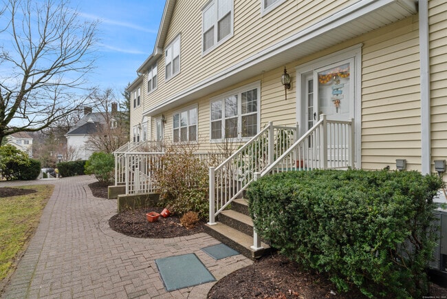 629 Danbury Rd in Ridgefield, CT - Building Photo - Building Photo