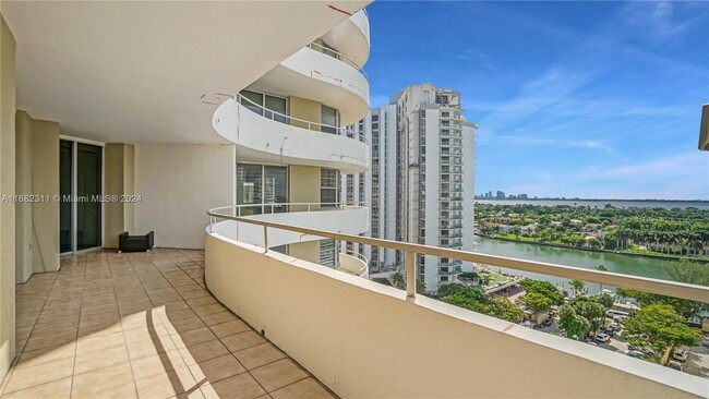 5555 Collins Ave, Unit 17k in Miami, FL - Building Photo - Building Photo