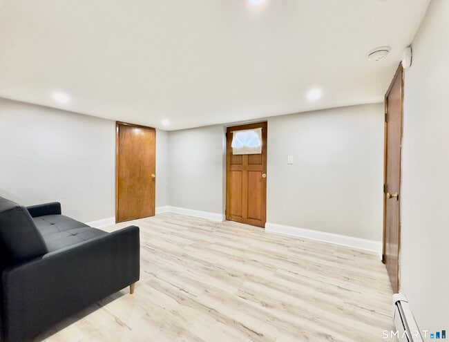 96 Knickerbocker Ave in Stamford, CT - Building Photo - Building Photo