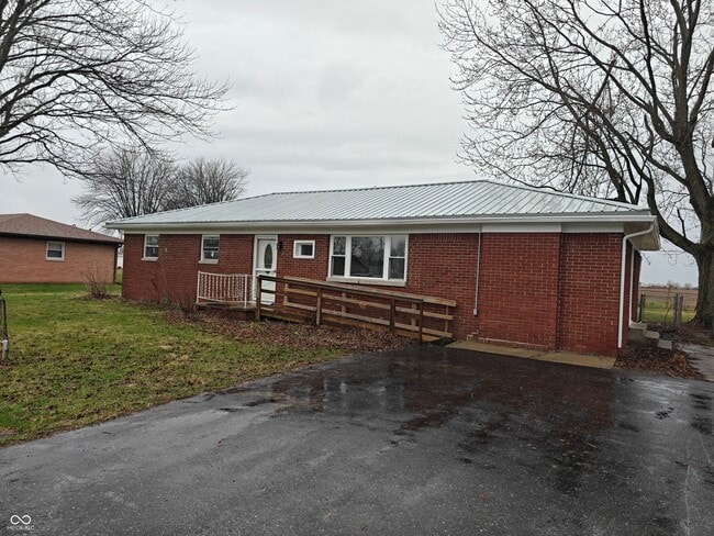 2183 S Fairview Dr in Shelbyville, IN - Building Photo - Building Photo