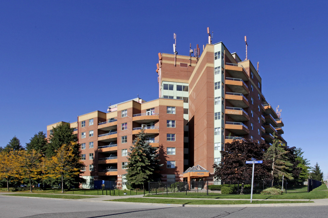 1035 Windsor Hill Blvd in Mississauga, ON - Building Photo