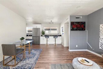 4811 Live Oak St-Unit -102 in Dallas, TX - Foto de edificio - Building Photo