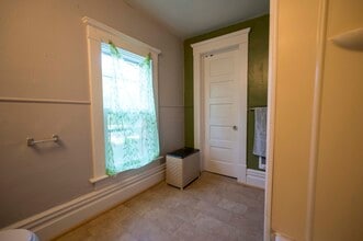 319 N Sycamore St, Unit 319 #2 in Lansing, MI - Foto de edificio - Building Photo
