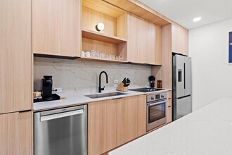 2323 S Lamar Blvd in Austin, TX - Foto de edificio - Building Photo