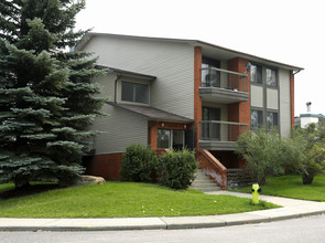 4340 73rd St NW in Calgary, AB - Building Photo - Building Photo