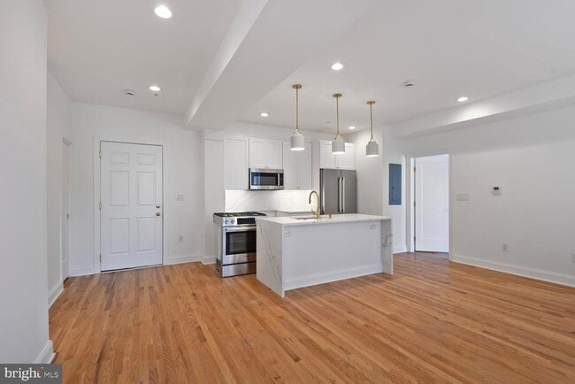 1351 Wisconsin Ave NW in Washington, DC - Building Photo - Building Photo