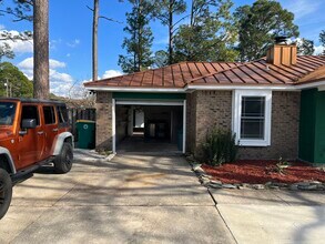 1423 Mixon Dr in Fort Walton Beach, FL - Building Photo - Building Photo