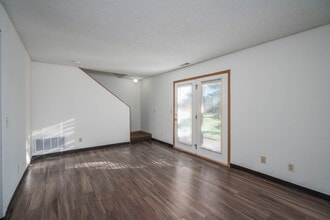 Timber Ridge Townhomes in Burnsville, MN - Building Photo - Interior Photo
