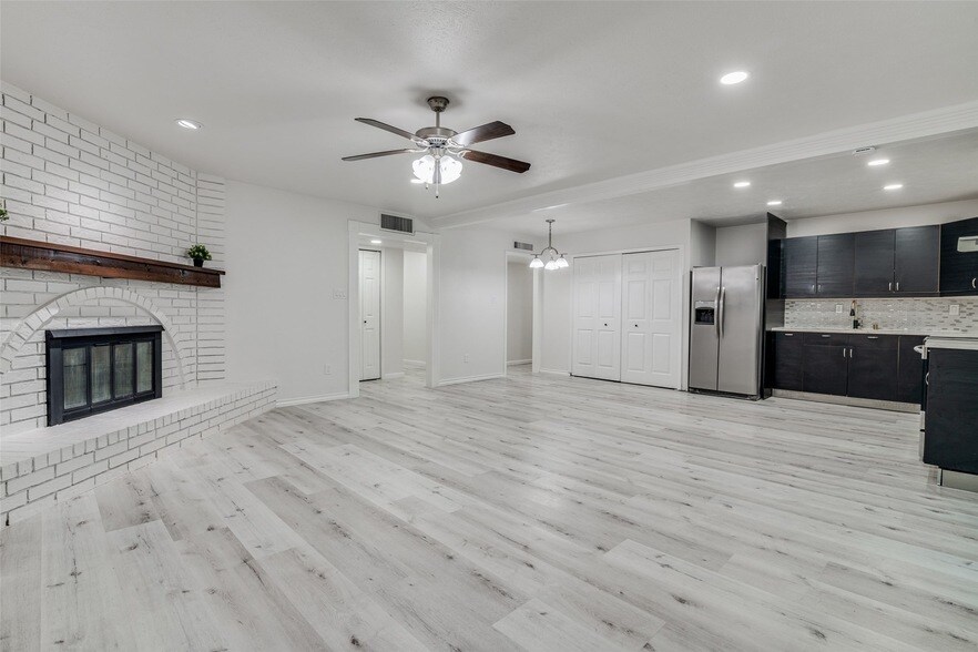5636 Pearce St, Unit 1001 in The Colony, TX - Building Photo