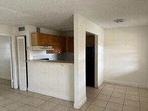 95 NE 41st St in Oakland Park, FL - Building Photo - Building Photo