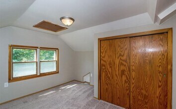 1050 17th St NE in Cedar Rapids, IA - Building Photo - Building Photo