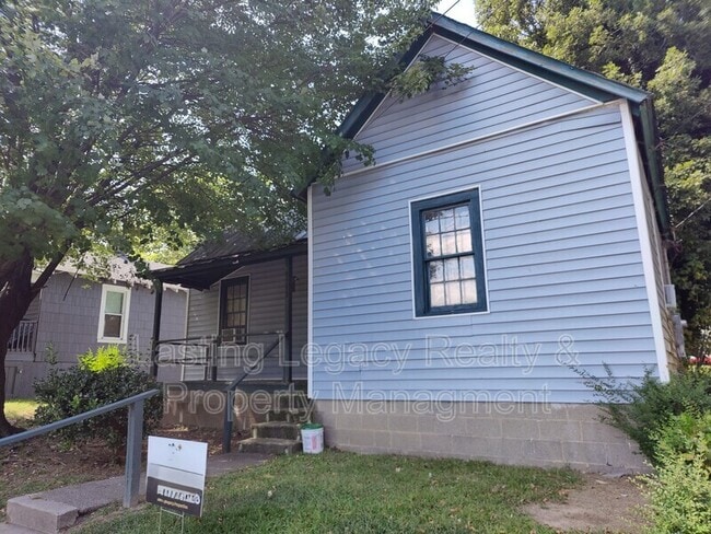 property at 1712 Grant Ave