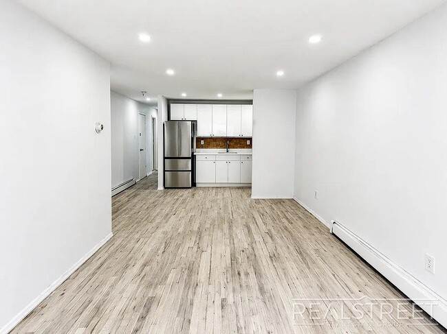 294 Tompkins Ave, Unit 2 in Brooklyn, NY - Building Photo - Building Photo