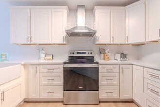 10 Lemoyne Ave in Hilton Head Island, SC - Building Photo - Building Photo