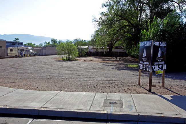 6513 4th St NW in Albuquerque, NM - Foto de edificio - Building Photo