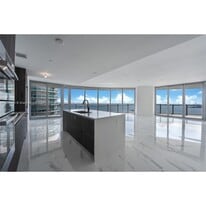 488 NE 18th St in Miami, FL - Building Photo