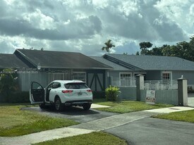 9754 SW 1st Terrace in Miami, FL - Building Photo