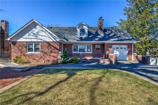 89 Ridgewood Ave in Yonkers, NY - Building Photo