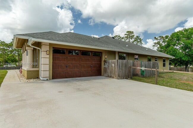 18021 49th St N in The Acreage, FL - Building Photo - Building Photo