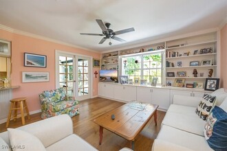 587 Parkwood Ln in Naples, FL - Building Photo - Building Photo