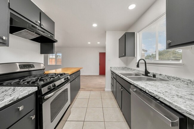 property at 4425 Caxton Ct