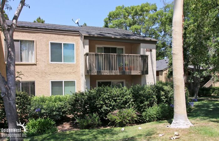 8686 Via Mallorca in San Diego, CA - Building Photo