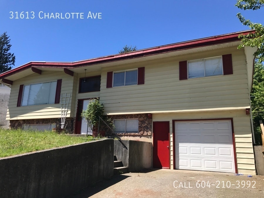 31613 Charlotte Ave in Abbotsford, BC - Building Photo