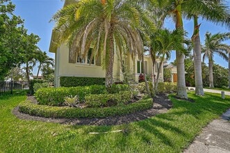 830 Tarawitt Dr in Longboat Key, FL - Building Photo - Building Photo