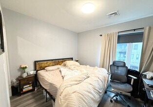 55 W Fifth St, Unit 301 in Boston, MA - Building Photo - Building Photo