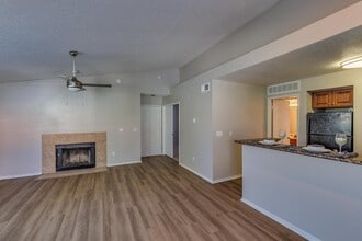 Tower at Tropicana Luxury Apartments in Las Vegas, NV - Foto de edificio - Interior Photo