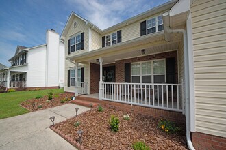 930 Commons Dr N in Jacksonville, NC - Building Photo - Building Photo