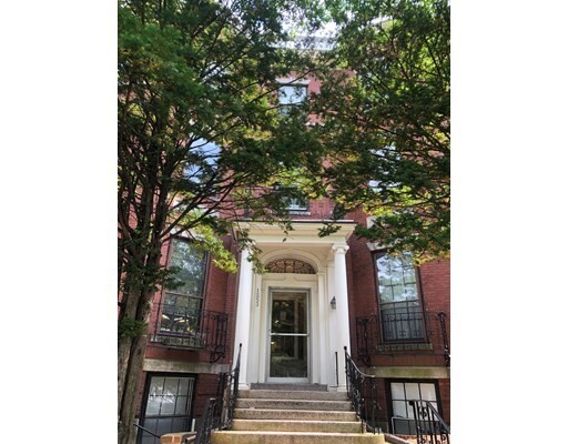 1249 Beacon St, Unit 1 in Brookline, MA - Foto de edificio