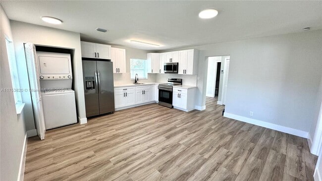 2336 Roosevelt St in Hollywood, FL - Building Photo - Building Photo